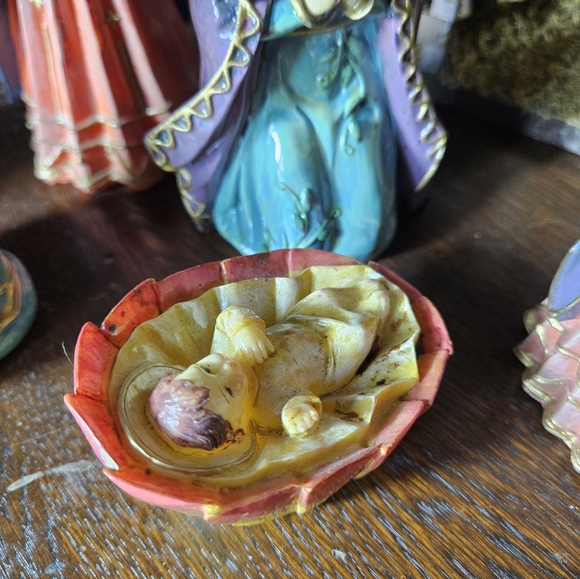 A Nativity Scene with The Birth Of Jesus The Holy Family. - Picture 9 of 16